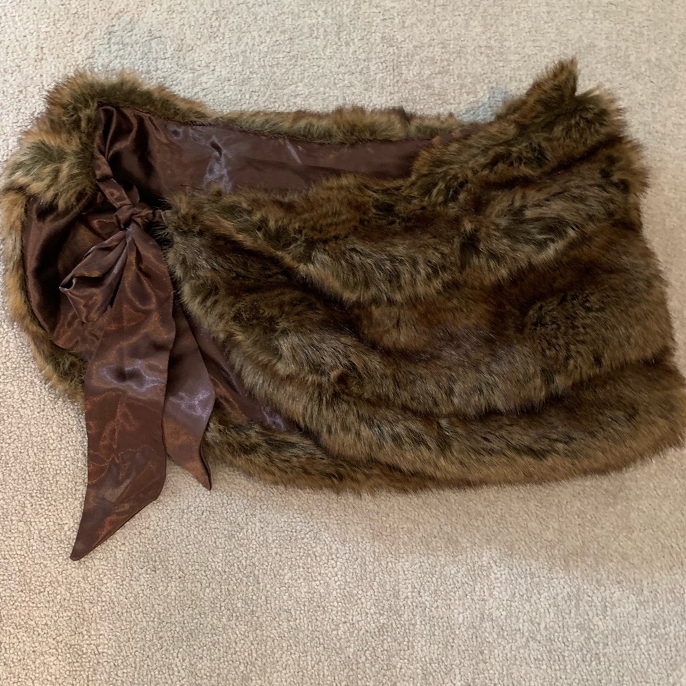 Faux fur shawl with satin ribbon